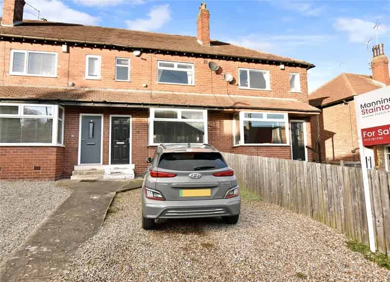 Horsforth 2 Double Bedroom Terrace House - Driveway & Garage