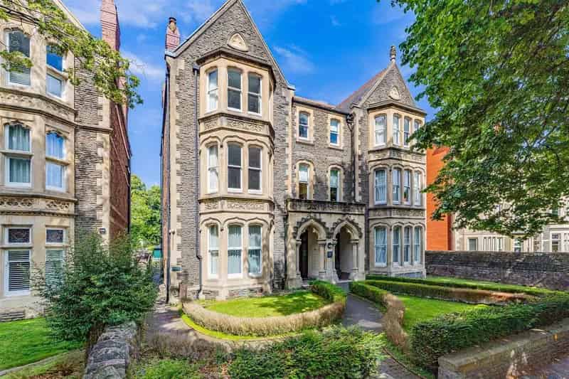 2 Bedroom Furnished Apartment To Rent Pontcanna