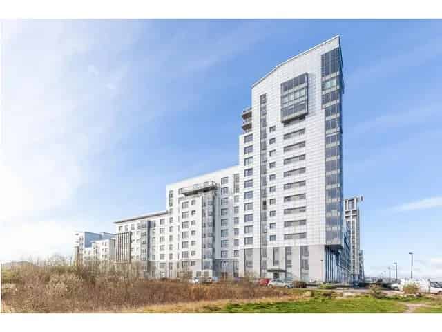 2 Bedroom Flat for Sale Firth of Forth Views