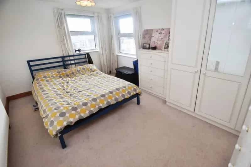 2 Bedroom Flat for Sale - Excellent Transport Links