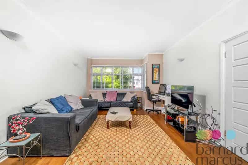 Spacious 4-Bedroom Semi-Detached House with 90ft Garden