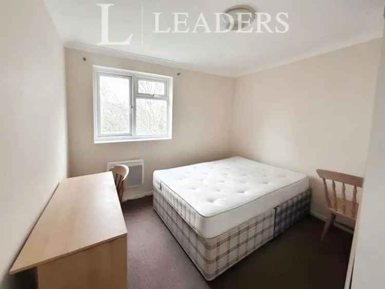2 Bedroom Flat Near Bournemouth Town Centre - No Deposit Option