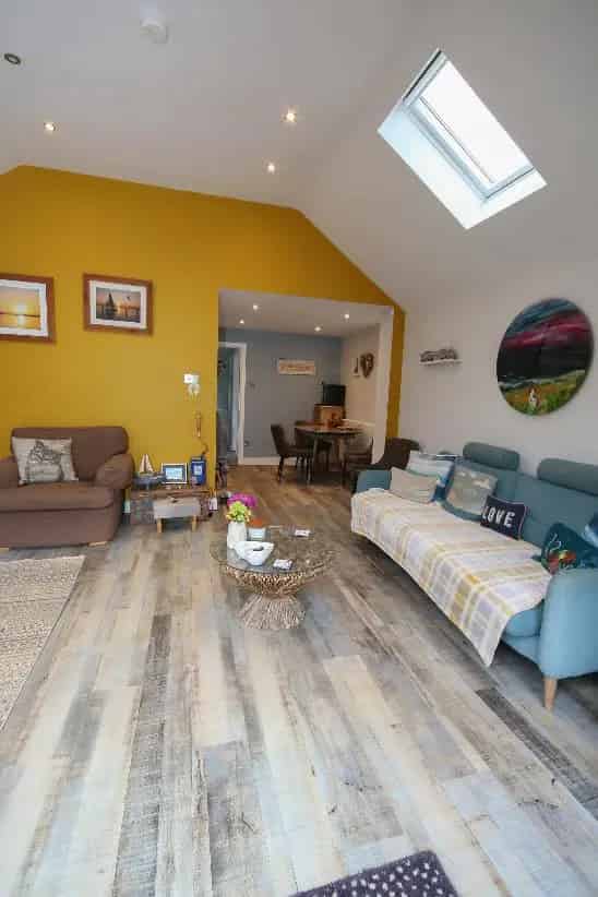 2 Bed Detached Bungalow Extended Refurbished Garage Parking Gardens