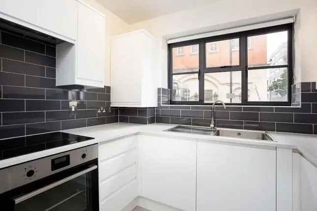 Flat to rent in Millet Place, London E16, London,