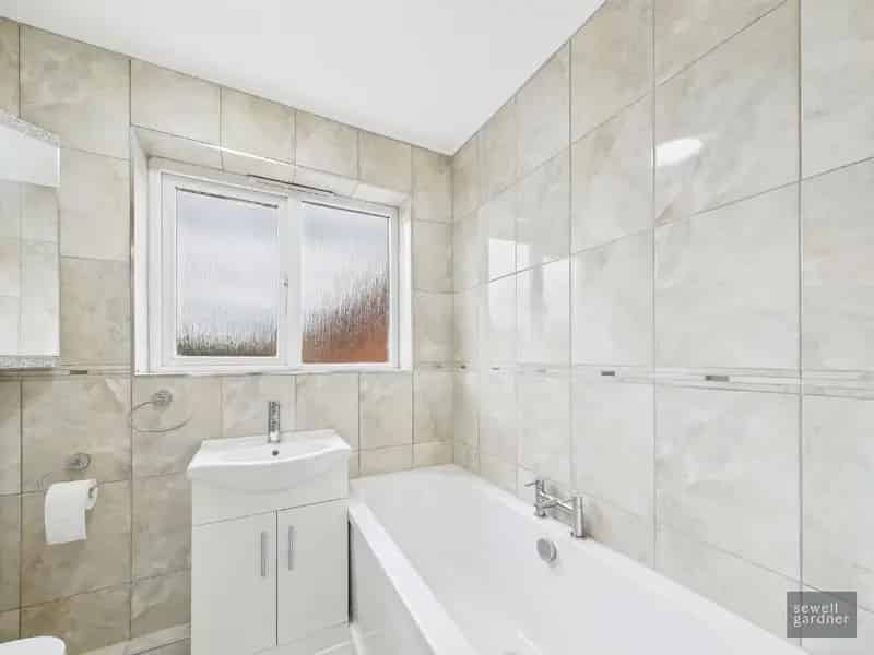 1 Bed House for Sale - Spacious Garden - Ideal for First-Time Buyers