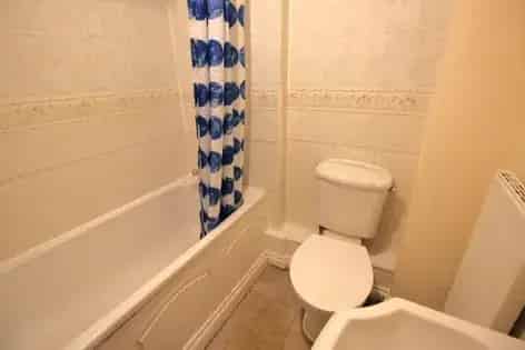 2 Bed House 62m² London - Modern Ensuite Garden Parking