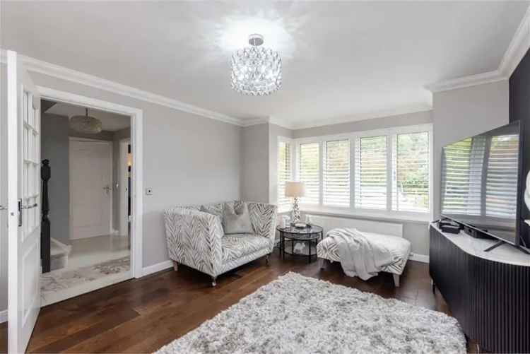 5 Bed House - Detached with 2 Reception Rooms