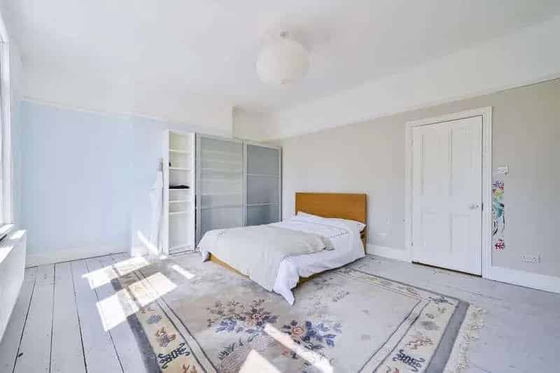 5 Bedroom Townhouse for Sale Near Finsbury Park
