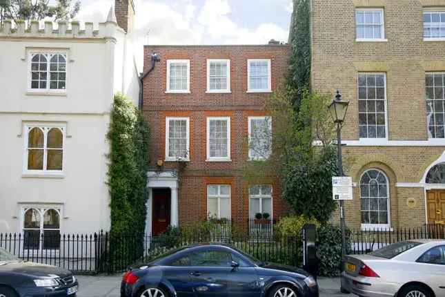 Flat to rent in The Green, Richmond TW9