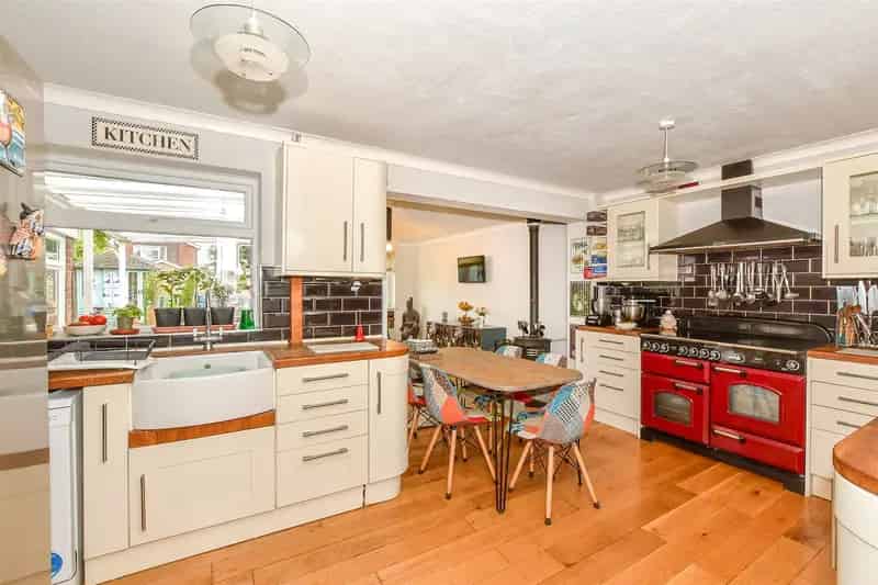3 Bedroom Link Detached House for Sale