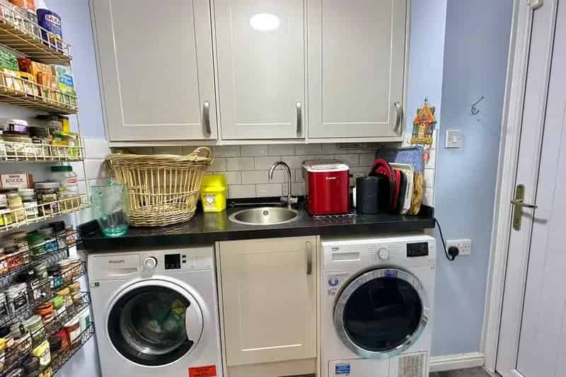 4 Bed Detached House for Sale in Camberley