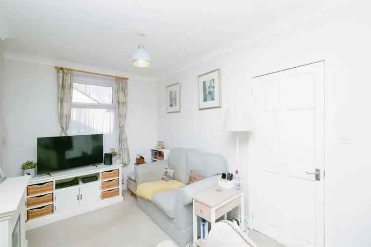 3 Bedroom Terraced House Near Penarth Marina