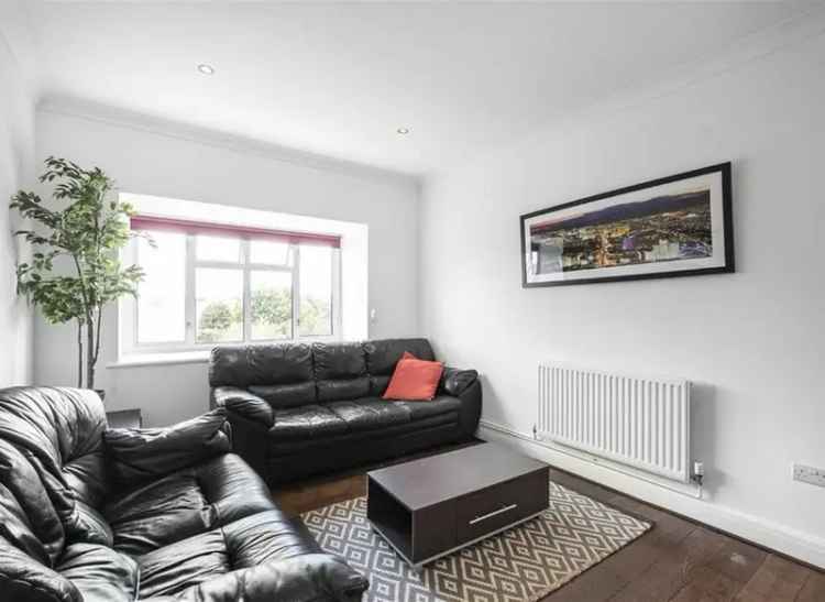 Flat For Sale in Epping Forest, England