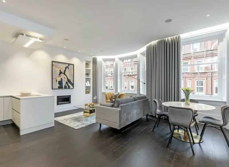 Mayfair Apartment: 2 Bed, 2 Bath, Recently Renovated