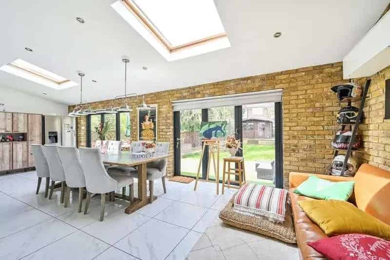 5 bed house for sale