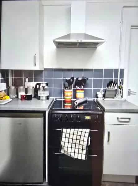 4 Bedroom House For Sale - Large Garden - Excellent Transport Links