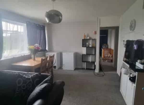 Spacious 2-Bedroom Ground Floor Flat Near Dover Christ Church
