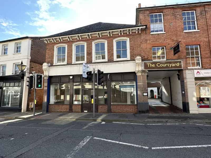 Retail Unit Farnham West Street Refurbished Air Con Parking