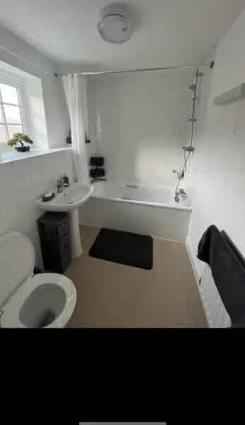 1 Bed Flat Wendover Peaceful Area Private Parking Storage