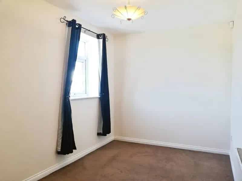 1 Bedroom Flat to Rent Wakefield WF1 Gas Central Heating Parking