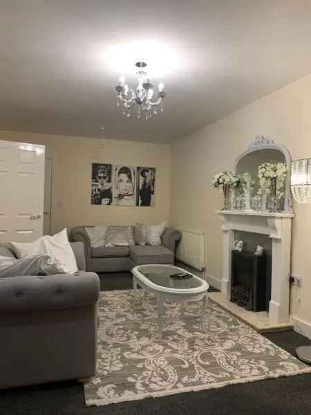 Flat For Rent in Grays, England