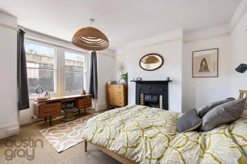 45 Bedroom Edwardian House Near Brighton Station