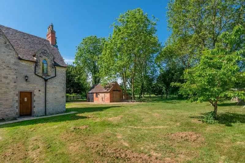 7 Bed House for Sale in Wilmcote Grade II Listed Period Property