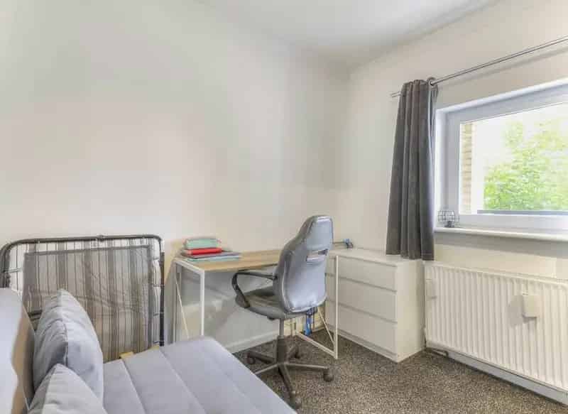 2 Bed 2 Bath Riverfront Apartment Canary Wharf Views SE16