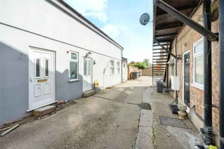 2 Bedroom Semi Detached House for Sale in Bedford Queens Park