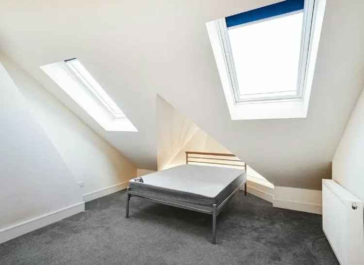 Four Double Bedroom Split Level Flat Newly Refurbished