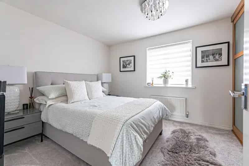3 Bed End Terrace House Stunning Lake Views Modern Kitchen Garden Parking