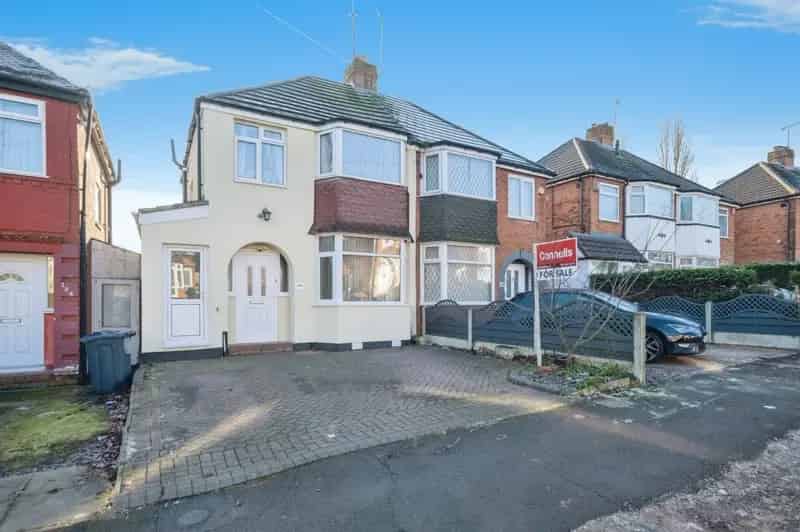 Three Bedroom Semi Detached House Near Hampstead Village
