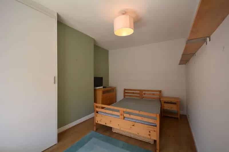 Three Bedroom Stone Terrace House Near Schools and Amenities