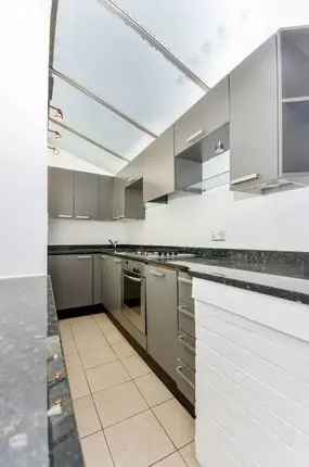 Maisonette to rent in New Kings Road, Parsons Green, London SW6