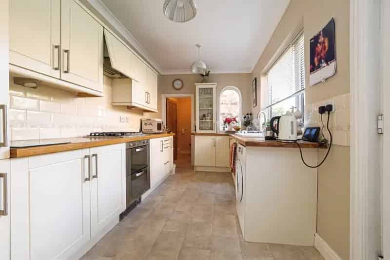 Edwardian Family Home Beverley - 4 Bedrooms, Garage