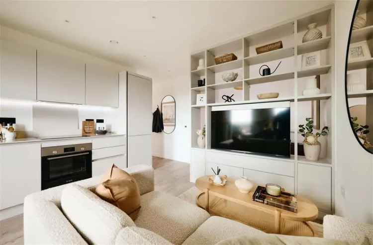 Watford Apartment: Modern Living with Green Space and Amenities