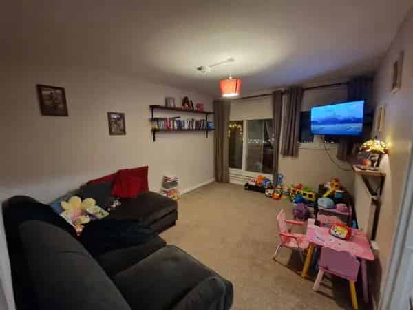 Spacious 2-Bedroom Flat Swap Near West Hampstead