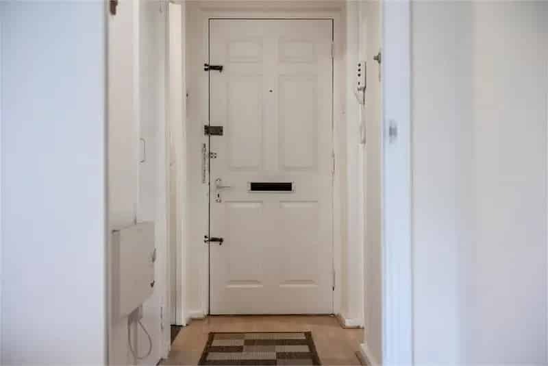 1 Bed Flat - First Floor with 1 Reception Room