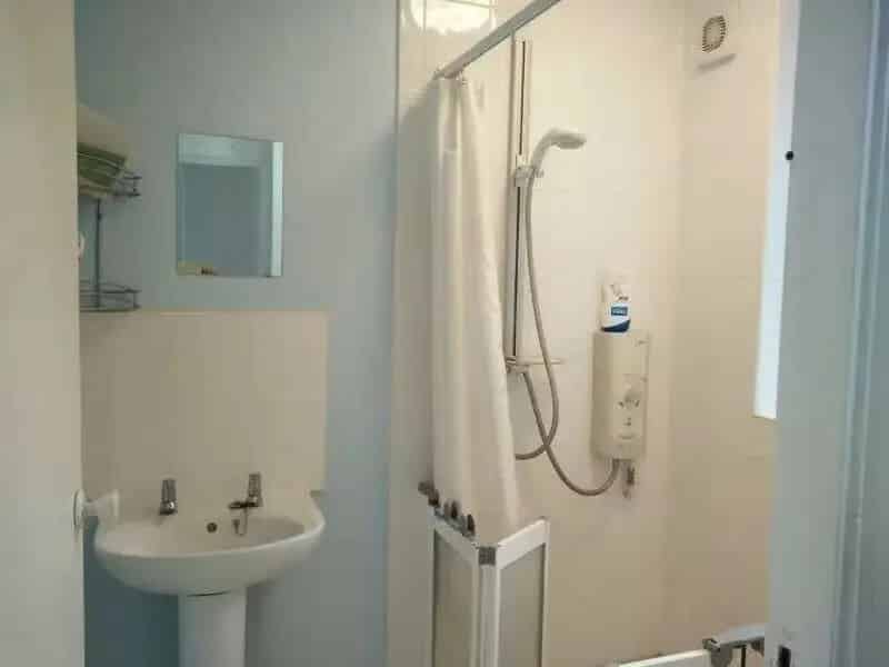 2 Bedroom House with Off-Road Parking