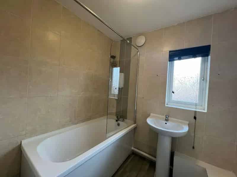 3 Bed Flat Walsgrave Road CV2 - New Carpets & Decor