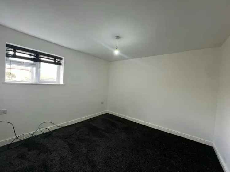 3 Bed Flat Walsgrave Road CV2 - New Carpets & Decor