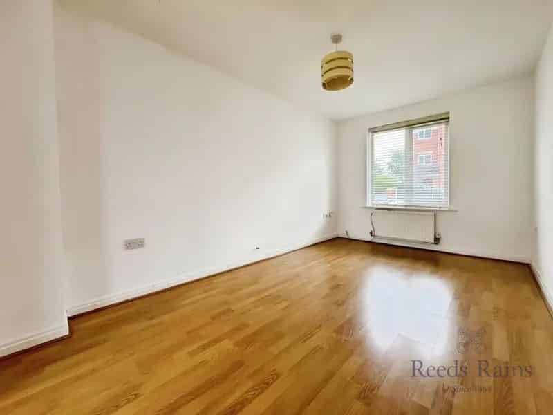 3 Bedroom End Terrace House for Sale