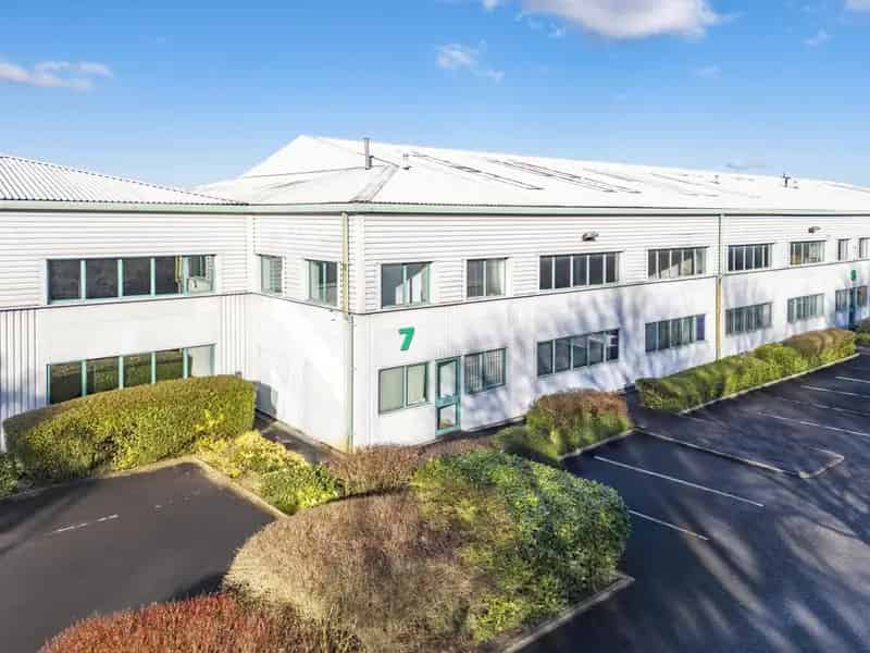 Modern Industrial Units with High Eaves and Ample Parking
