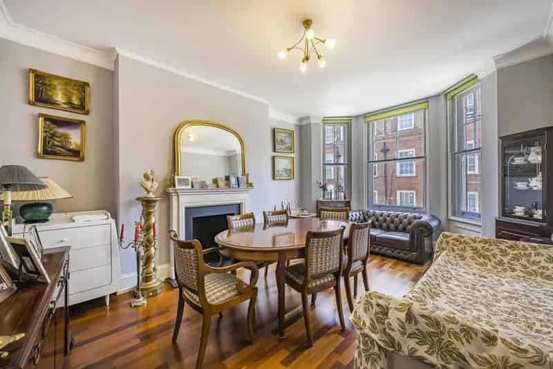 Three Bedroom Apartment Abundant Light High Ceilings