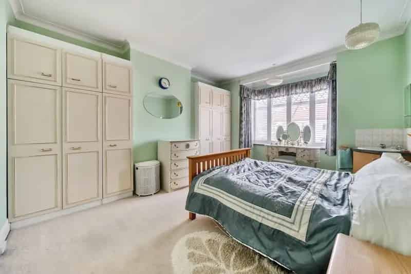 3 Bed 1930s Semi Detached House 85ft Garden