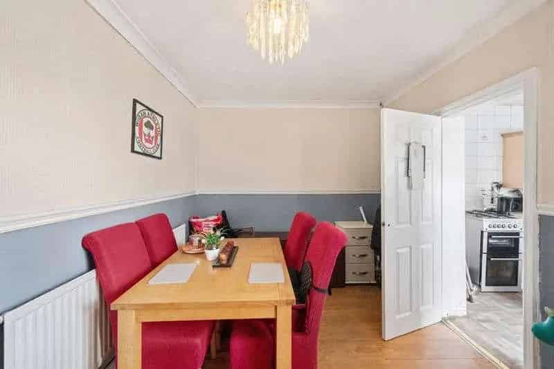 3 Bed Mid-Terraced House for Sale