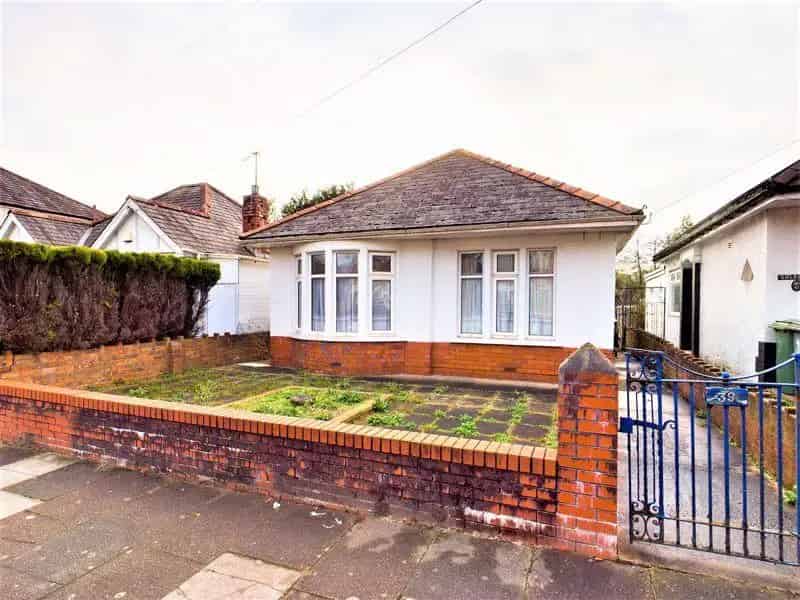 2 bedroom detached bungalow for sale
