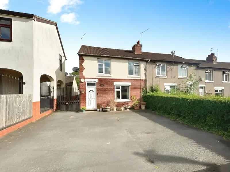 3 Bedroom End Terrace House For Sale