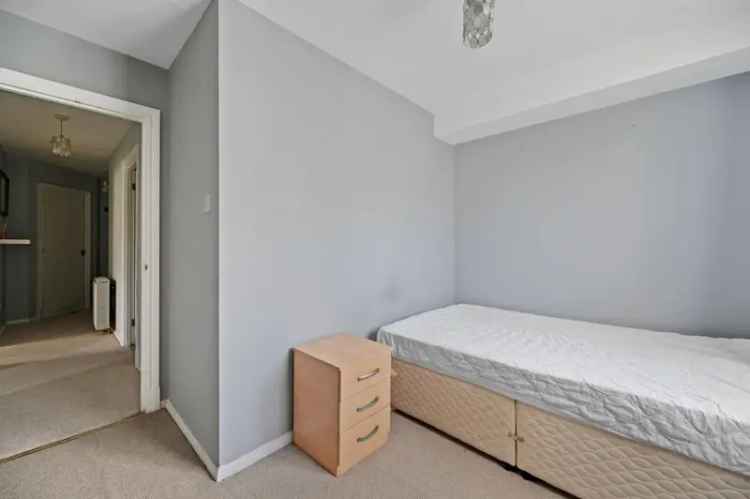 2 Bedroom Flat For Sale Near East Hounslow Station