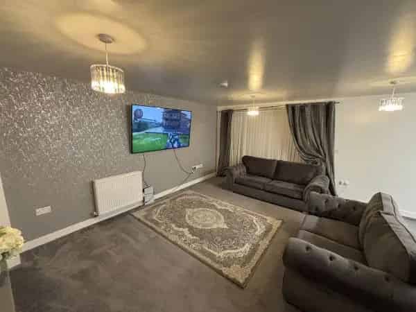 2 Bed Ground Floor Flat Hyde DA11 Allocated Parking Pets Allowed
